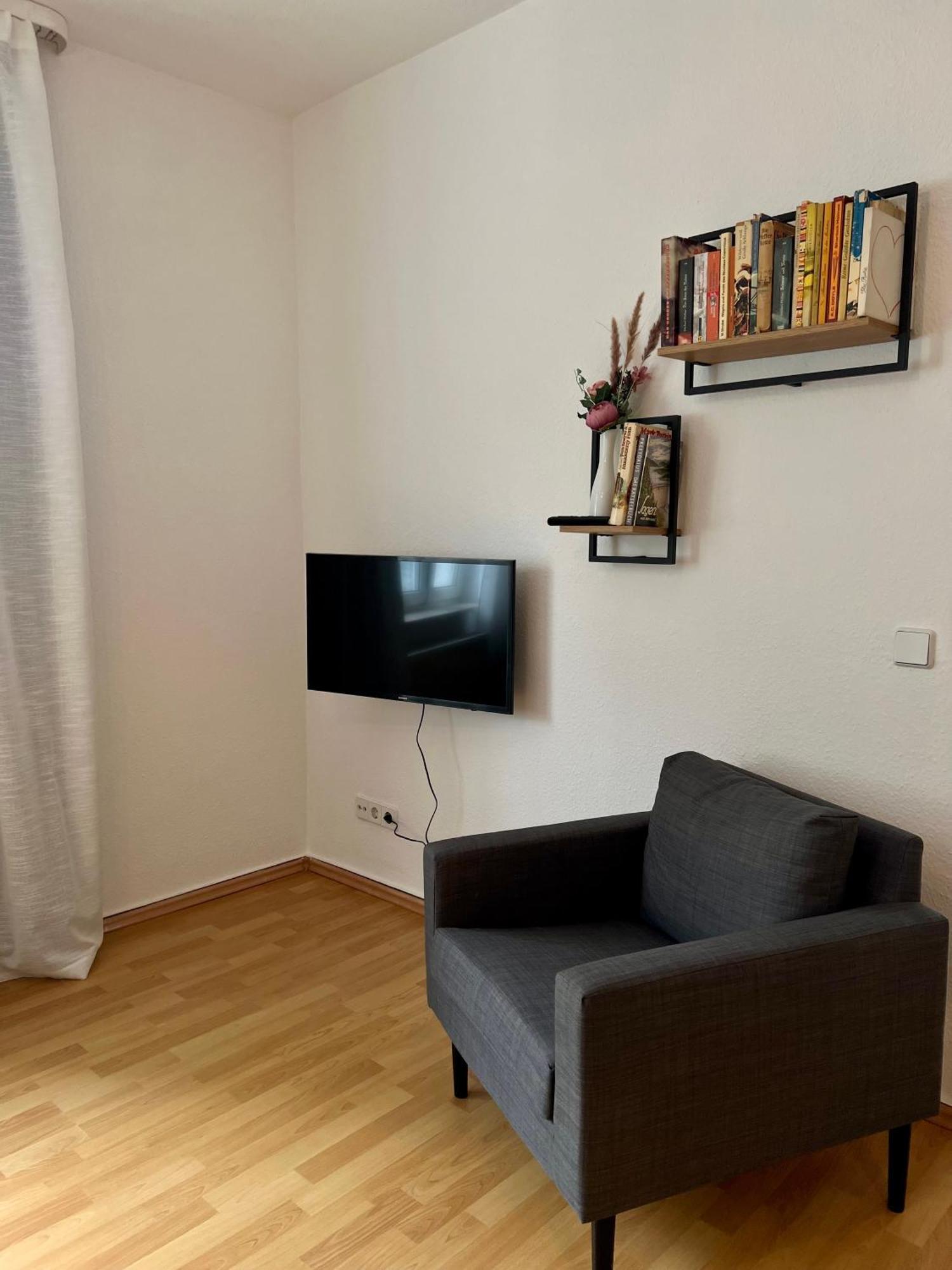Vollausgestattet, Grosszuegig & Zentral Fuer Bis Zu 4 Appartement Maagdenburg Buitenkant foto